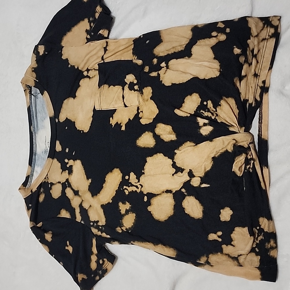 Bleach print tee w/ pocket